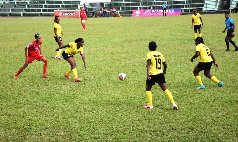 Les filles du Vanuatu n’ont pu rien pu faire face au pressing imposé par les Hine Taure’a. Les filles du Vanuatu n’ont pu rien pu faire face au pressing imposé par les Hine Taure’a.