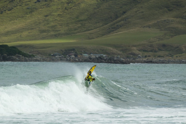 Caio Vaz dans le secret spot du bout du monde © Scott Sinton
