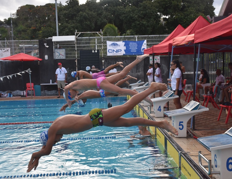 Les épreuves se sont enchainées toute la journée en brasse, nage libre, papillon et dos. Les épreuves se sont enchainées toute la journée en brasse, nage libre, papillon et dos.