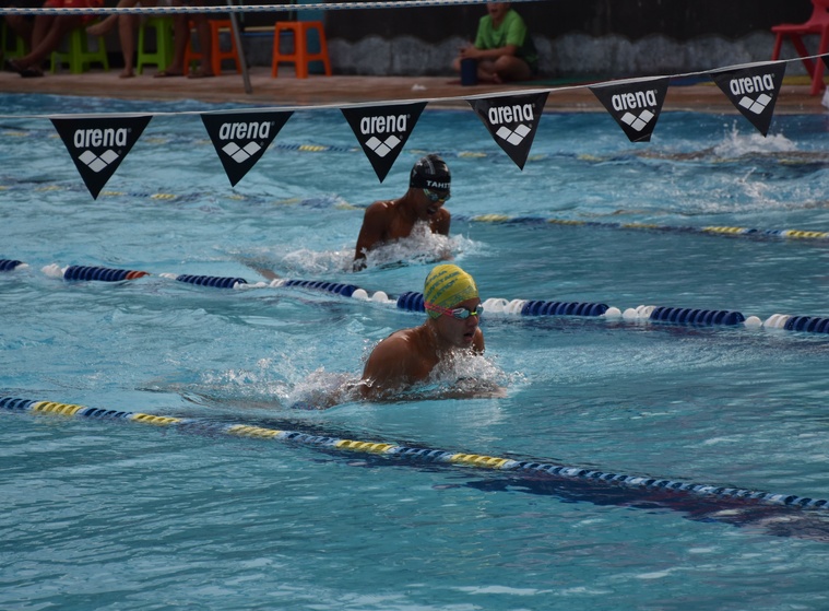 Après avoir participé aux quatre nages, les deux meilleurs résultats ont été pris pour déterminer les classements.