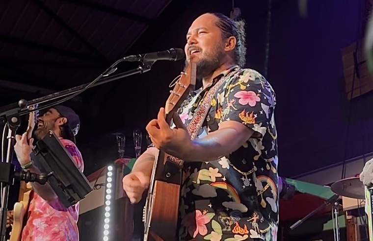 ​Pepena prépare 3 dates en France