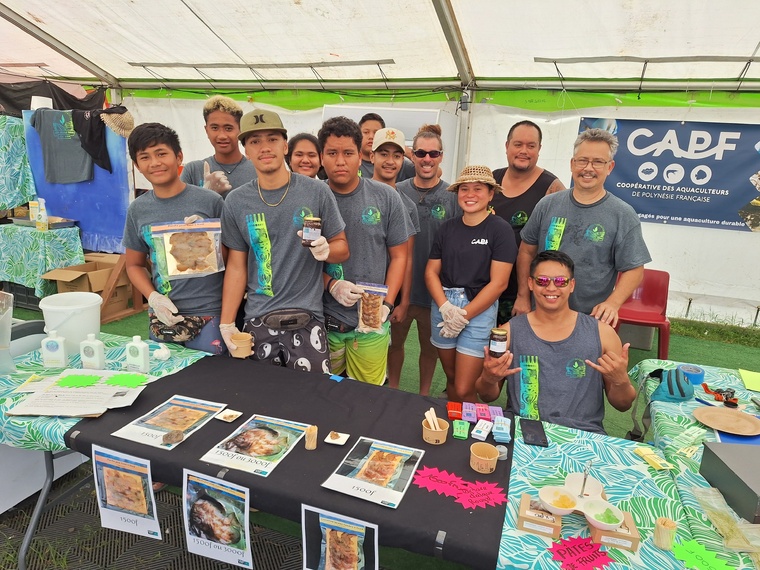 Paraha pēue et crevettes fumés en fête  