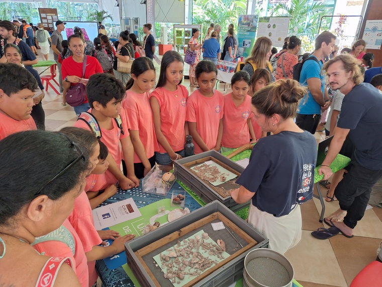 Voyage dans le passé avec les archéologues du Cirap (Crédit : Anne-Charlotte Lehartel). Voyage dans le passé avec les archéologues du Cirap (Crédit : Anne-Charlotte Lehartel).