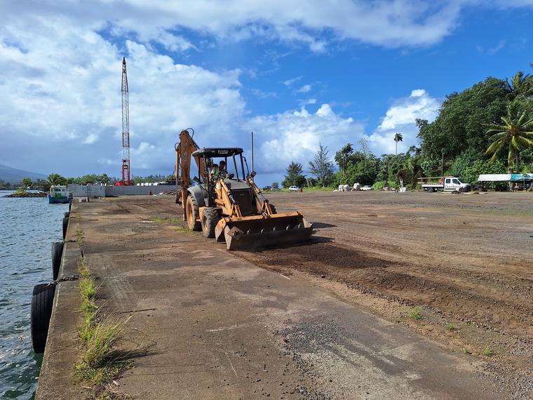 Temporairement libéré de ses chantiers, le quai de Tatutu pourra à nouveau accueillir les forains et la population (Crédit : Anne-Charlotte Lehartel).