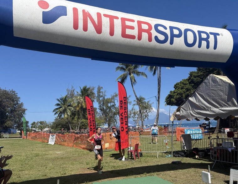 Amandine Matera a franchi la ligne d’arrivée en pole position dans la catégorie femmes. Amandine Matera a franchi la ligne d’arrivée en pole position dans la catégorie femmes.