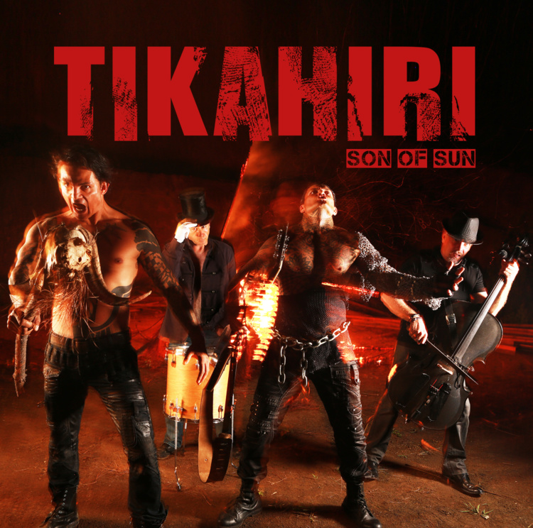 Tikahiri en première partie du concert de Johnny Hallyday