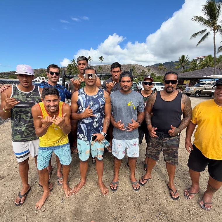 Rurutu Hoe, nouvelle équipe polynésienne sur cette course. Rurutu Hoe, nouvelle équipe polynésienne sur cette course.