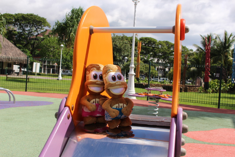 Page enfant : La peluche P’tiki t’emmène au pays des chiffres et des lettres