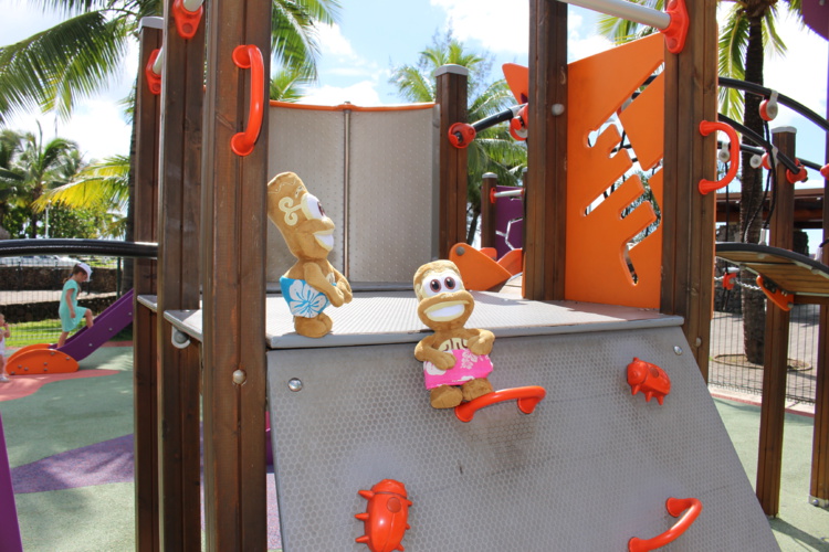 Page enfant : La peluche P’tiki t’emmène au pays des chiffres et des lettres Page enfant : La peluche P’tiki t’emmène au pays des chiffres et des lettres