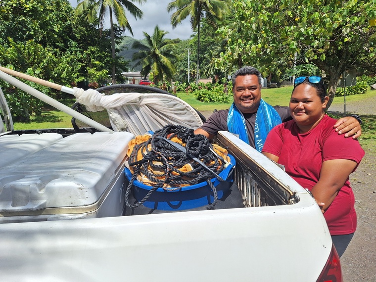 Résident de Mahaena, le couple affectionne la baie de Anapu, réputée pour la pêche aux īna’a (Crédit : Anne-Charlotte Lehartel).