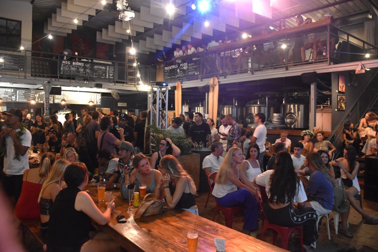 La brasserie Hoa a fait le plein samedi soir. La brasserie Hoa a fait le plein samedi soir.