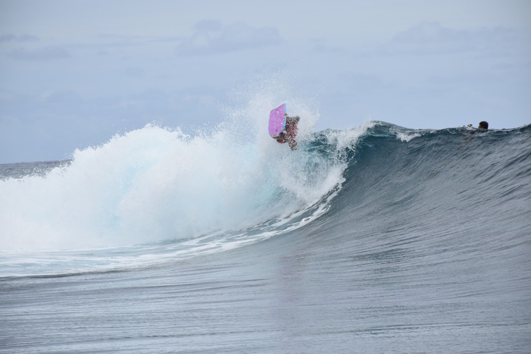 L’adversaire du jour de Terence Maitui en finale du bodyboard Prone, Noho, James Omitai a lui aussi fait preuve d’initiatives. L’adversaire du jour de Terence Maitui en finale du bodyboard Prone, Noho, James Omitai a lui aussi fait preuve d’initiatives.
