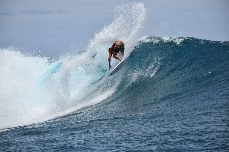 Le champion a pris une première vague qui sera note 9.5. Le champion a pris une première vague qui sera note 9.5.