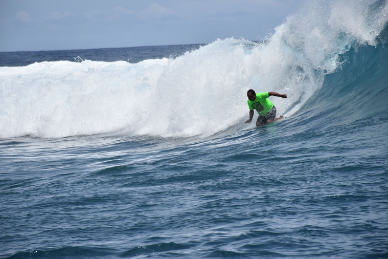 Stevens Pahape a livré une belle bataille sur les vagues de Taapuna en catégorie Knee Board Men. Stevens Pahape a livré une belle bataille sur les vagues de Taapuna en catégorie Knee Board Men.