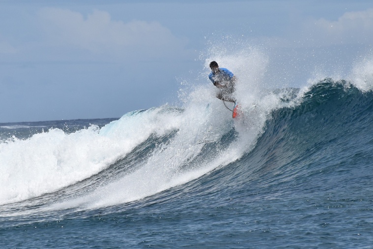 La vague de Taapuna ne fait pas de cadeau.
