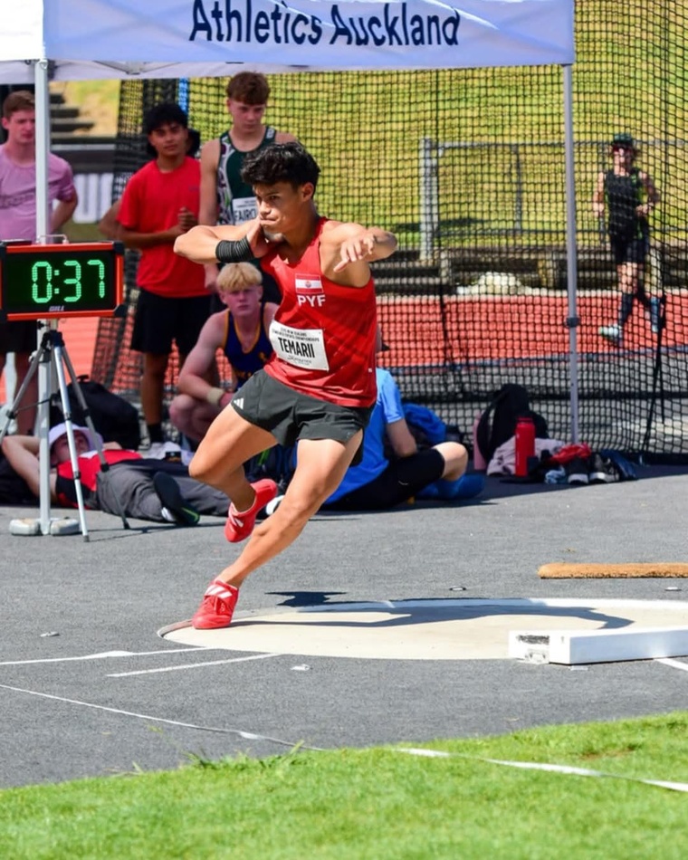 Le lancer de poids est une des spécialités de Jacques.