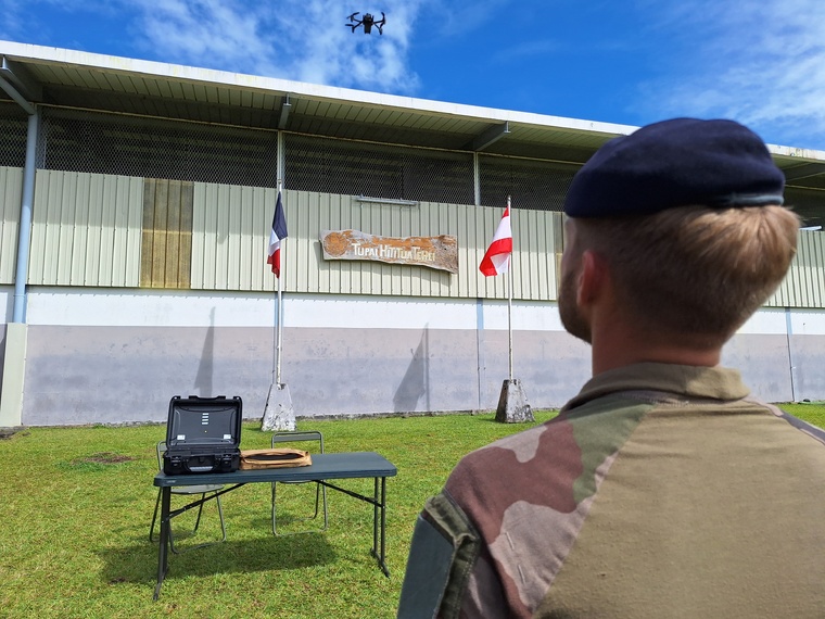 À Tautira comme à Huahine, un télépilote de drone a effectué des missions de reconnaissance.