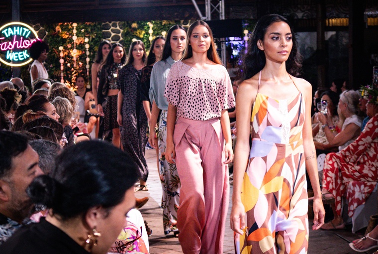 Teatarau Mai remporte le concours de mannequins de la Tahiti Fashion Week Teatarau Mai remporte le concours de mannequins de la Tahiti Fashion Week