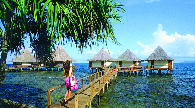 L'épave du "Nordby" est posée juste devant les bungalows de l'hôtel Hawaiki Nui aujourd’hui fermé. Mais le centre de plongée Hémisphère Sub y a toujours une annexe, qui permet de plonger depuis le ponton. L'épave du "Nordby" est posée juste devant les bungalows de l'hôtel Hawaiki Nui aujourd’hui fermé. Mais le centre de plongée Hémisphère Sub y a toujours une annexe, qui permet de plonger depuis le ponton.
