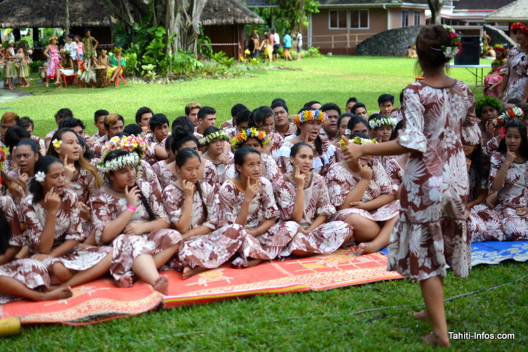 Les chanteurs du collège d'Anne-Marie Javouhey Les chanteurs du collège d'Anne-Marie Javouhey
