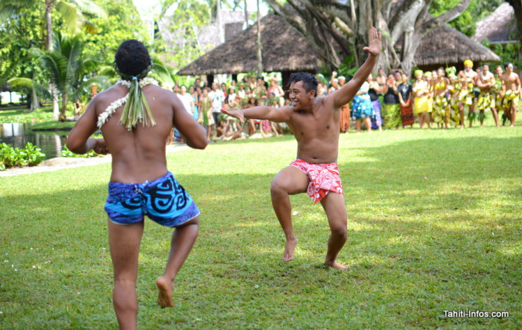 Les danseurs solos des lycées se sont affrontés en même temps Les danseurs solos des lycées se sont affrontés en même temps