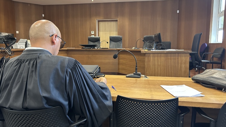 L'affaire est renvoyée au 6 novembre. L'affaire est renvoyée au 6 novembre.