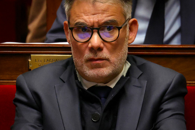 Le patron des socialistes Olivier Faure a agité dimanche le spectre d'une nouvelle dissolution si le gouvernement ne cède pas dans les prochains jours en faveur d'une taxe sur les hauts patrimoines lors de l'examen du budget de l'Etat.