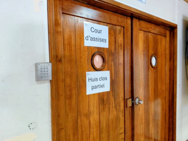 Accusé de viols sur sa fille, il nie les faits Accusé de viols sur sa fille, il nie les faits