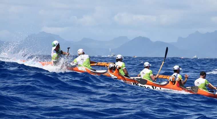 Les équipes ont pu profiter d’un bon surf pour s’amuser dans les vagues.