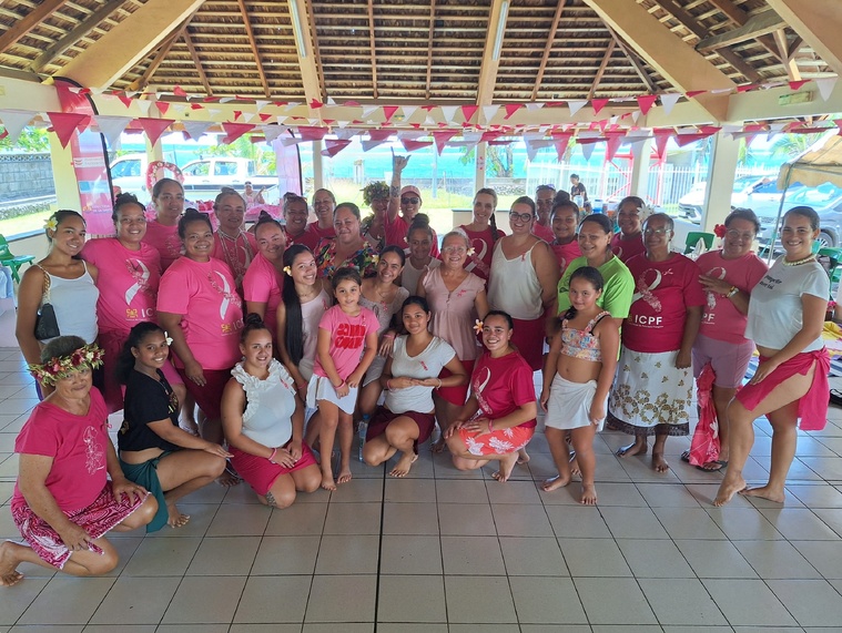 Un “village rose” pour sensibiliser Tautira