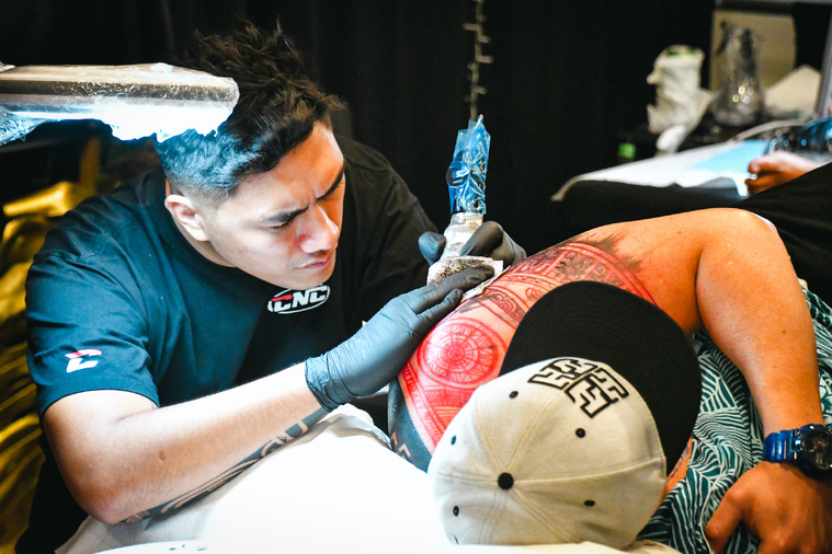 Le Tahiti Tattoo Fest, c'est du 30 octobre au 2 novembre, au Hilton Tahiti. Le Tahiti Tattoo Fest, c'est du 30 octobre au 2 novembre, au Hilton Tahiti.