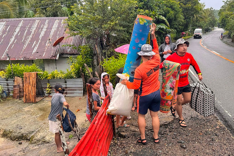 Handout / PHILIPPINE COAST GUARD-EASTERN SAMAR STATION / AFP Handout / PHILIPPINE COAST GUARD-EASTERN SAMAR STATION / AFP