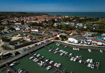Île d'Oléron: un conducteur blesse 10 personnes, enquête pour tentatives d'assassinats Île d'Oléron: un conducteur blesse 10 personnes, enquête pour tentatives d'assassinats