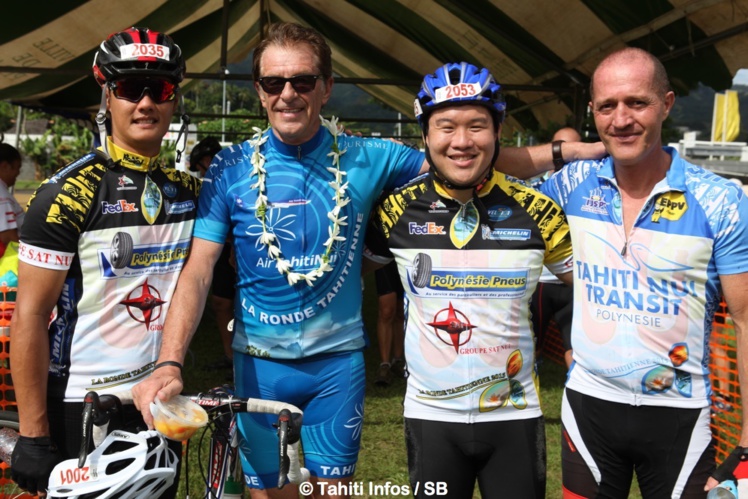 Henri Sannier avec des participants, lors de l'édition 2015 Henri Sannier avec des participants, lors de l'édition 2015