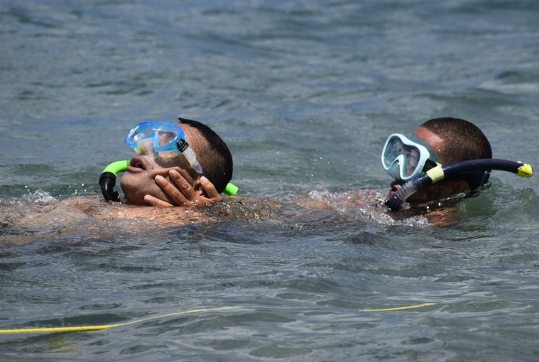 Tracter une victime demande un certain niveau de maîtrise (Crédit : Anne-Charlotte Lehartel). Tracter une victime demande un certain niveau de maîtrise (Crédit : Anne-Charlotte Lehartel).
