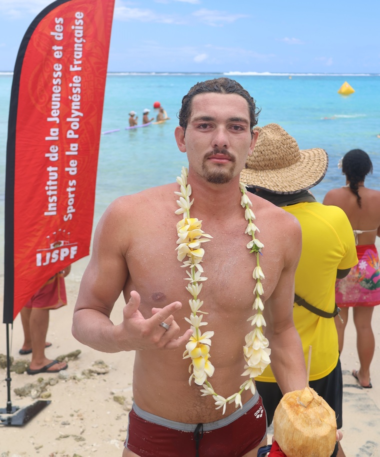 Usé physiquement, Naël Roux s’est appuyé sur son mental pour rejoindre la plage de Temae.