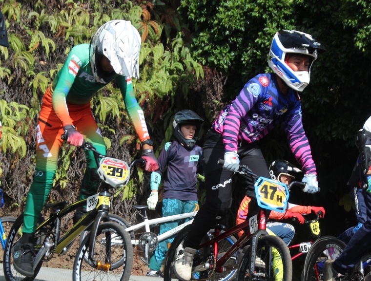 Bruce Gobrait (39) et Kalani Helme (47) se sont livrés à de belles bagarres, mais c’est bien Kalani Helme qui s’est imposé dans la catégorie et a remporté la Triple Crown.