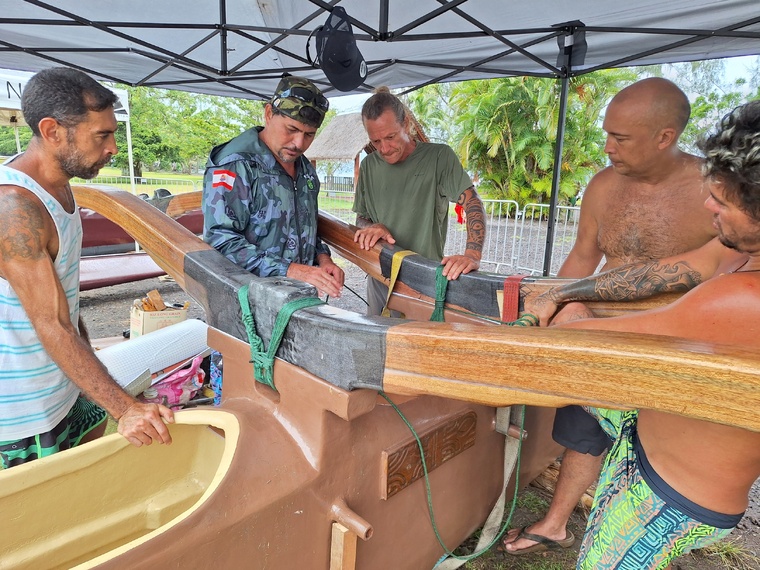 Une amitié scellée par le va’a tā’ie