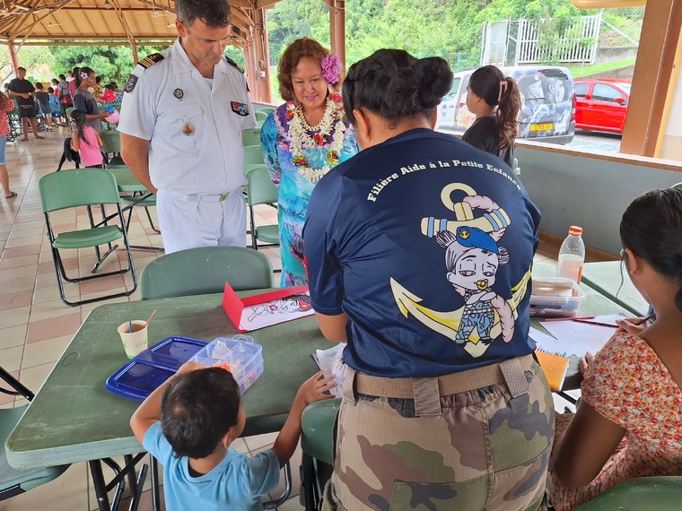 La vice-présidente Minarii Galenon est venue soutenir cette action.