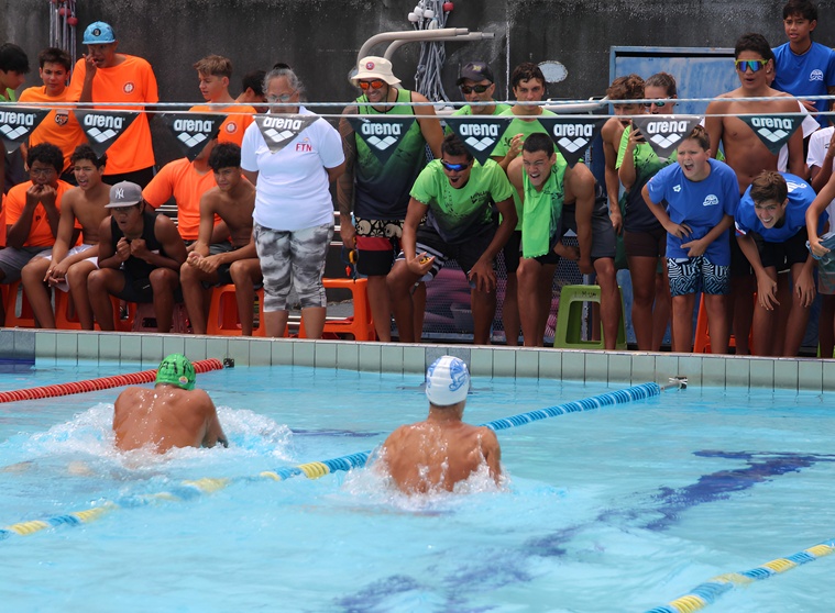 Chaude ambiance dans et autour du bassin de Pater ce week-end comme de coutume aux Interclubs. Chaude ambiance dans et autour du bassin de Pater ce week-end comme de coutume aux Interclubs.