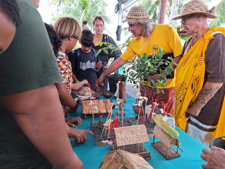 Le rituel des offrandes illustré par des maquettes. Le rituel des offrandes illustré par des maquettes.