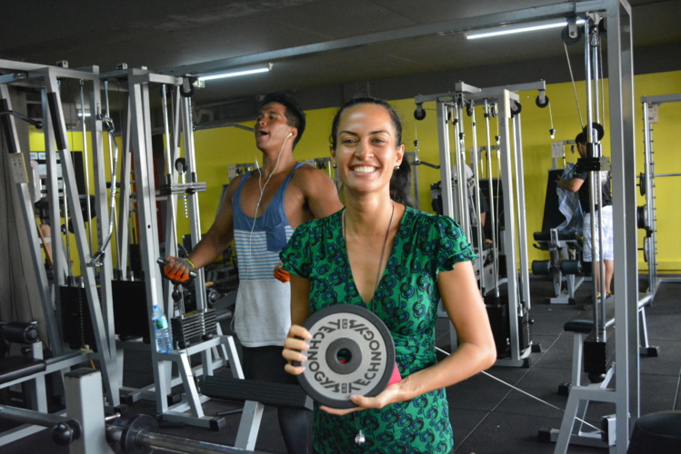 Legende : Heitiare Tribondeau dans sa salle de sport, le Vaima Fitness Club