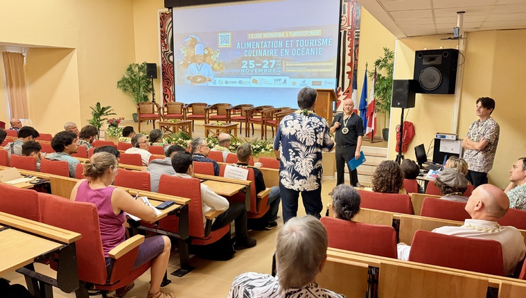 Le colloque dure jusqu'au 27 novembre et reste ouvert au public. Le colloque dure jusqu'au 27 novembre et reste ouvert au public.