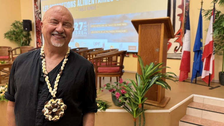 Robert Oliver, chef cuisinier, auteur et fondateur du projet “Pacific Island Food Revolution”. Robert Oliver, chef cuisinier, auteur et fondateur du projet “Pacific Island Food Revolution”.