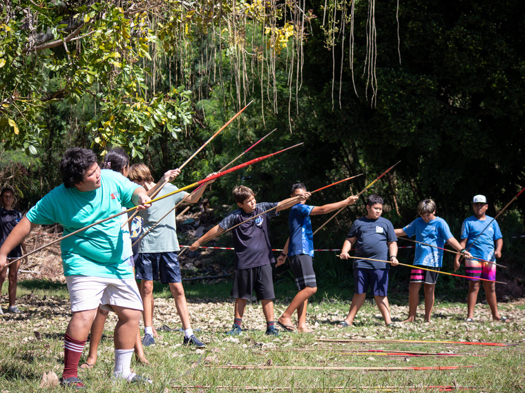 Au parc Vaira’i, les élèves plongent dans les Tū’aro Mā’ohi