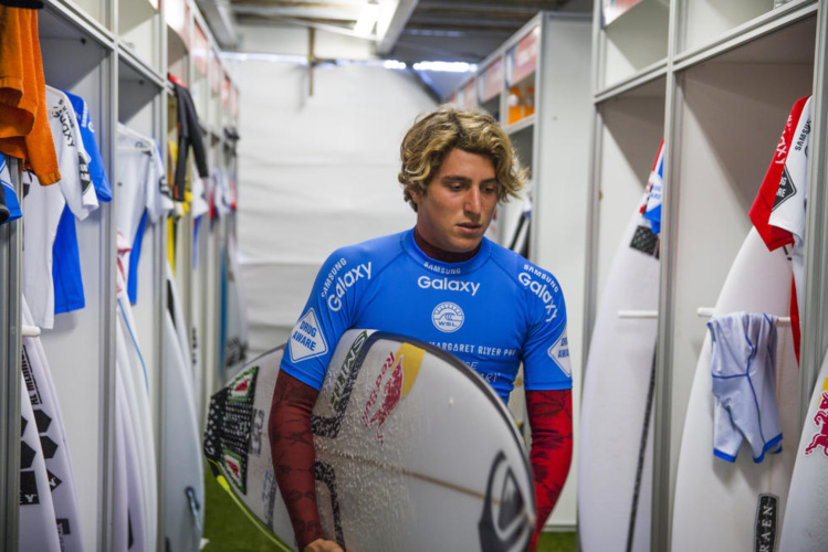 Leonardo Fioravanti sort Kelly Slater au R2 puis De Souza au R3. S'il continue comme ça en WQS (actuellement 1e) il intégrera le WCT en 2017 Leonardo Fioravanti sort Kelly Slater au R2 puis De Souza au R3. S'il continue comme ça en WQS (actuellement 1e) il intégrera le WCT en 2017