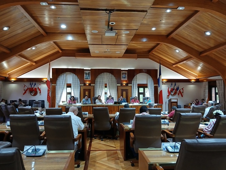 Le Cesec coincé entre le 43.2 et le Pays Le Cesec coincé entre le 43.2 et le Pays