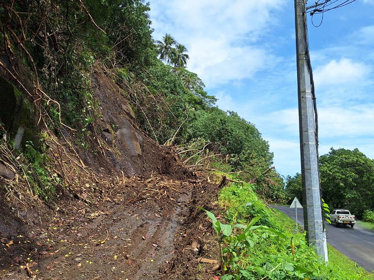 Le chemin vers la croix de Tautira inaccessible