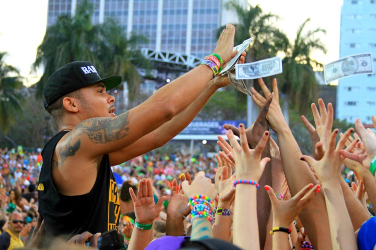 Walshy Fire, membre du groupe Major Lazer, vient mettre le feu à Tahiti ! Walshy Fire, membre du groupe Major Lazer, vient mettre le feu à Tahiti !