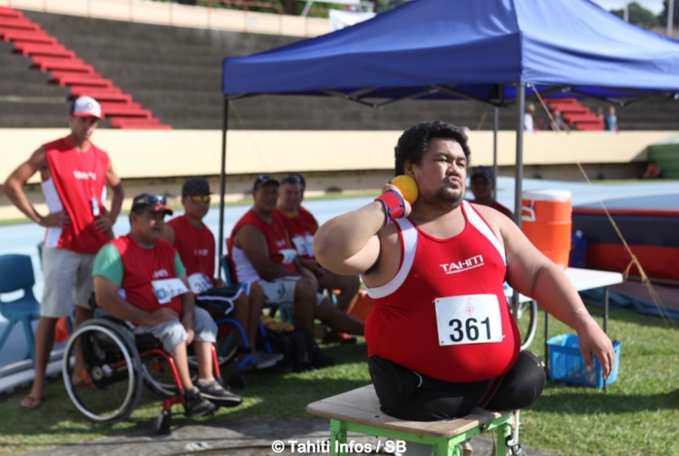 Christian Chee Ayee a lancé à plus de 9 mètres Christian Chee Ayee a lancé à plus de 9 mètres